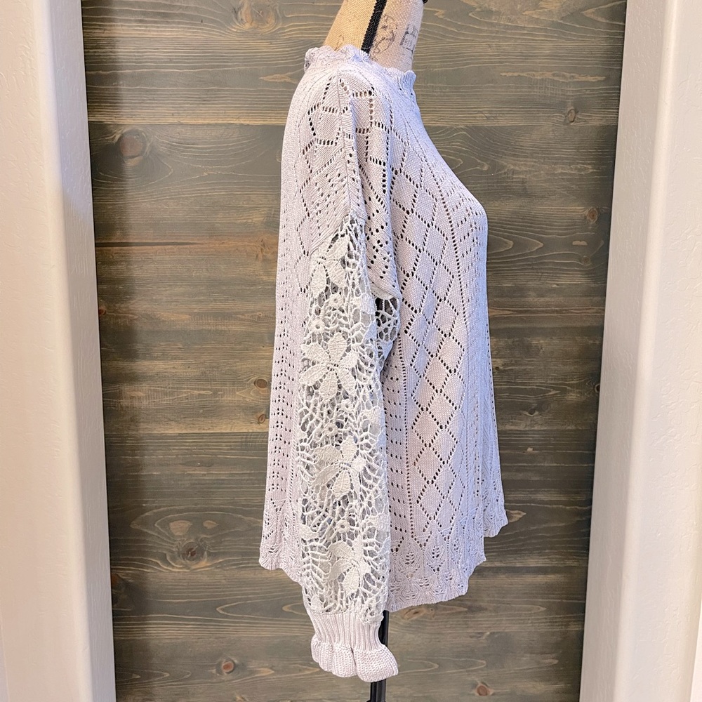 Women's Gray Bohemian Crochet Long Sleeve Light Sweater NWT - Picture 6 of 9
